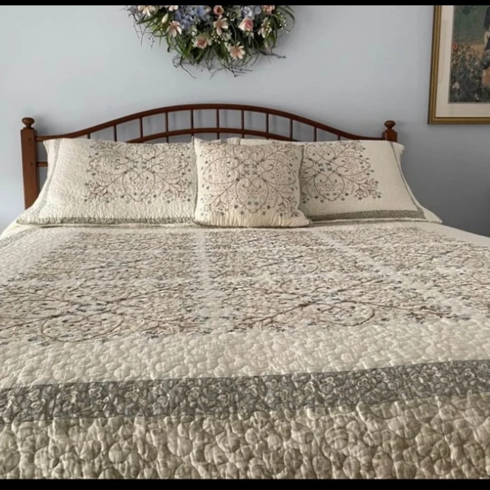 Home Classics Queen Quilt With Shams & Accent Pillow - Picture 2 of 11